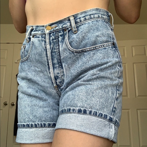 Guess Denim - Vintage Guess high-waisted jean shorts